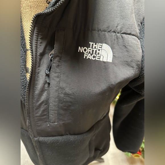 The North Face Women’s Denali jacket. Size small. - Picture 3 of 5